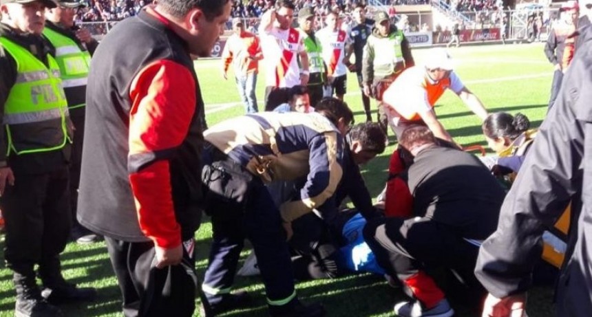 Conmoción en Bolivia: el momento en el que murió un árbitro en pleno partido