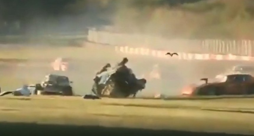 Tragedia en el Gálvez: un auxiliar murió luego de ser embestido por un auto fuera de control