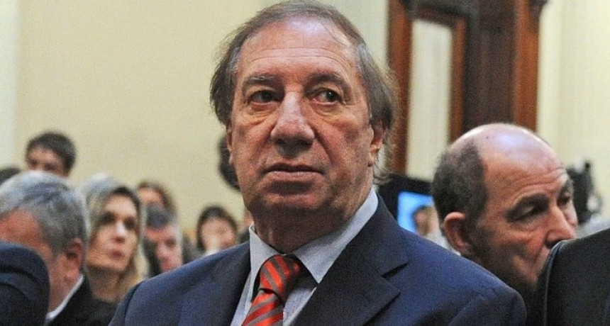 Preocupación por la salud de Carlos Bilardo: se agravó su cuadro y está internado