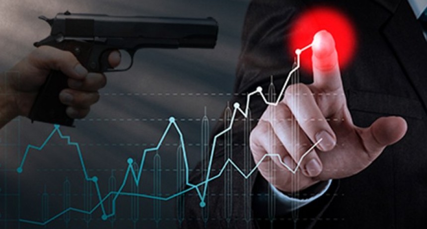 Un robo con arma y cinco arrebatos callejeros en la ciudad