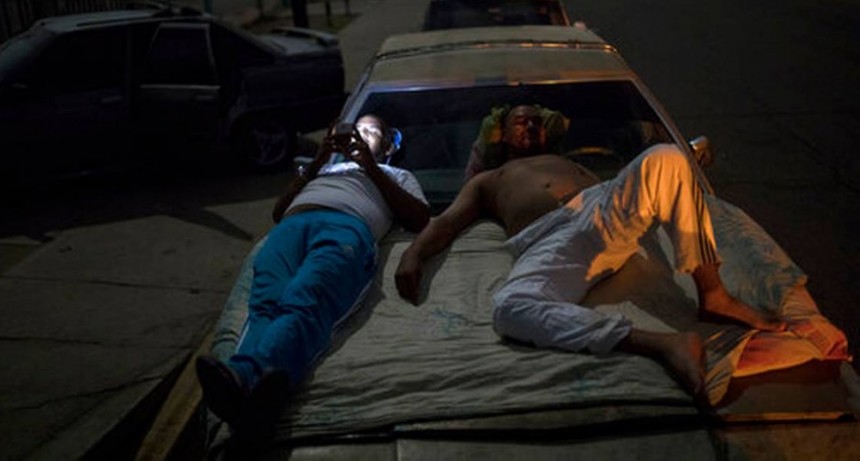 Lo que era impensable es una realidad: escasea el combustible en Venezuela