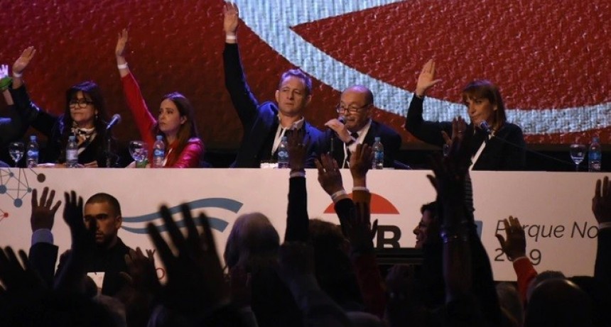 La convención de la UCR confirmó que sigue en Cambiemos pero armó una comisión para negociar nuevos espacios de poder con el Gobierno