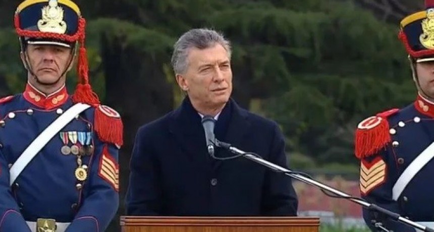 Sin referencias al paro nacional, Macri pidió dejar atrás el pasado y mirar el futuro en el Día del Ejército  