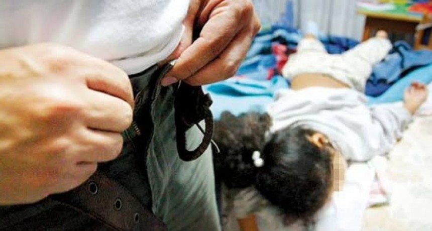 Tenía prisión domiciliaria y violó a sus hijastras de 4 y 9 años: lo detuvieron