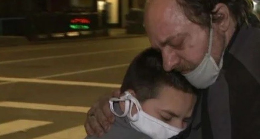 Recibió una avalancha de donaciones tras quedarse en la calle en plena cuarentena con su hijo y sin trabajo