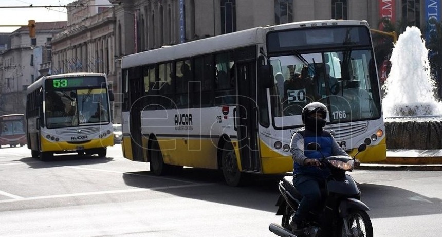 Los choferes pararán 24 horas el martes en el interior del país