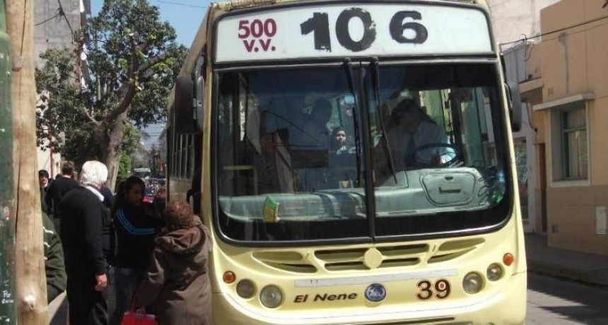 Continúa el paro de colectivos por reclamos salariales