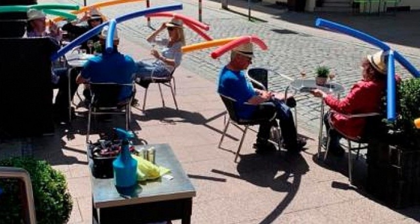 El curioso método de distanciamiento social en un restaurante alemán