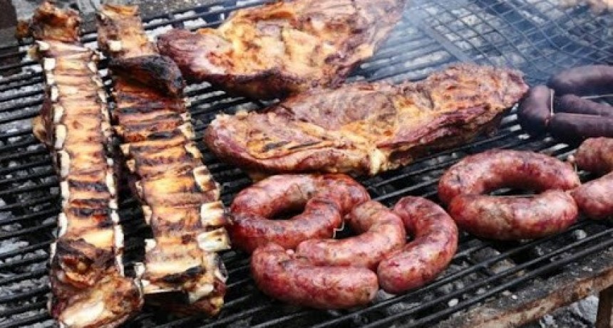 Hacía un asado en la vereda y motochorros le robaron la carne