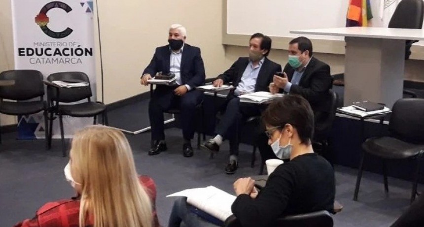 Sin la presencia de los gremios educación avanzó con la reforma del Estatuto 