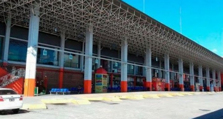 TRANSPORTE: El paro continúa hasta que los choferes de colectivos tengan depositado el cien por ciento de sus sueldos