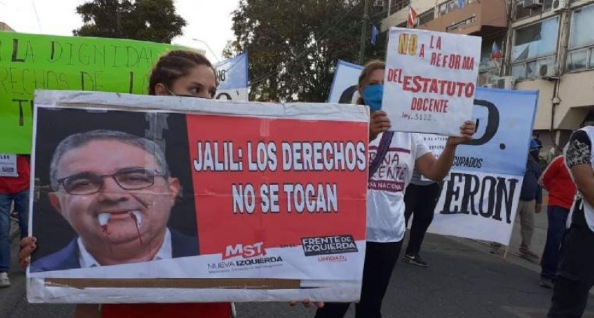 Marcha de la Intersindical contra los DECRETAZOS del Gobierno Provincial