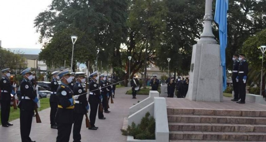 La Policía conmemoró los 210 años de la Revolución de Mayo