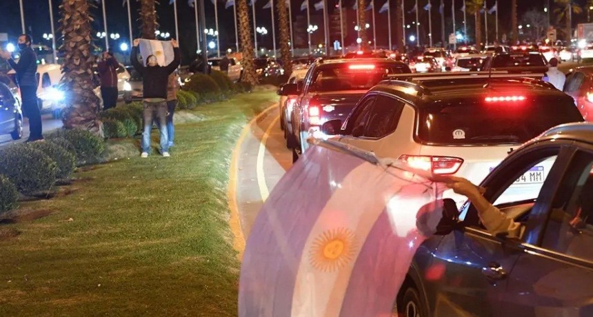 Coronavirus: caravana de autos en Tigre en contra de la cuarentena