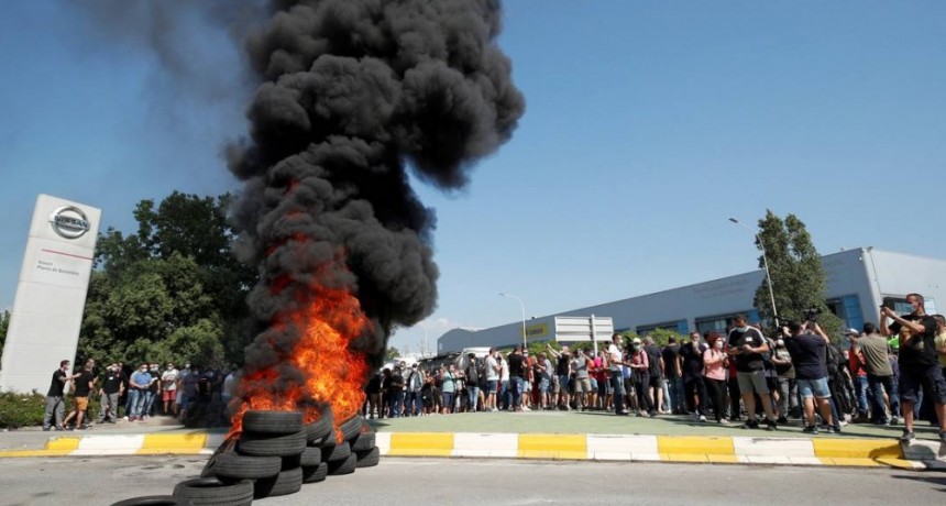  Cierre histórico en España: Nissan clausura sus fábricas y se pueden perder 20.000 empleos directos e indirectos 