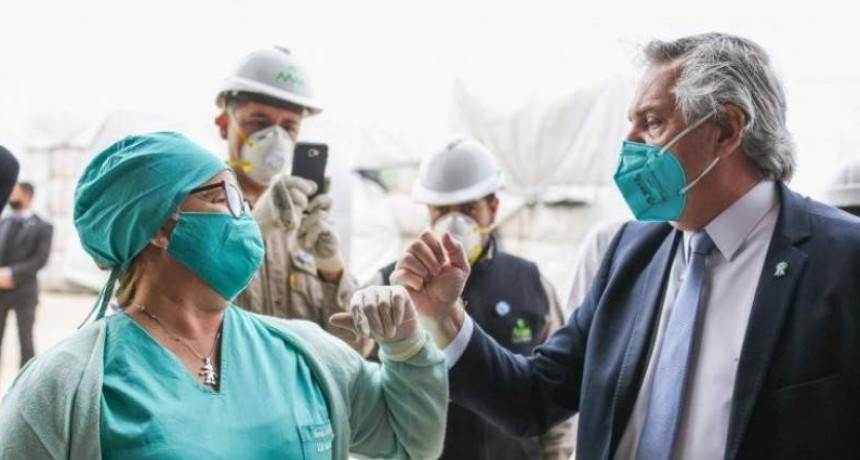 Médicos y personal de salud aún esperan el bono de 5 mil pesos que prometió Fernández