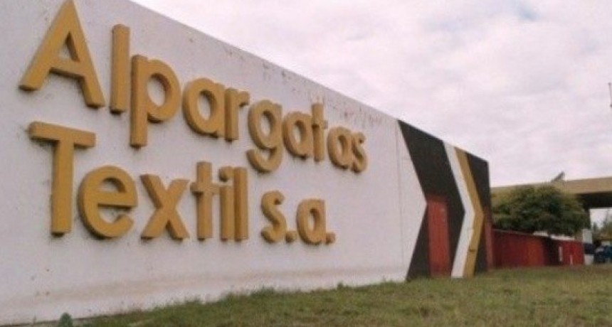 Ex trabajadores de Alpargatas cobrar&aacute;n seguro de desempleo m&aacute;s un plus