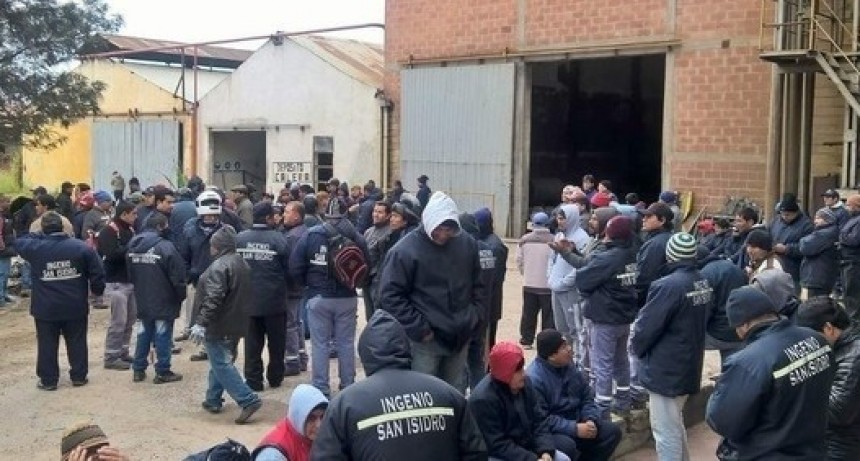 Por cierre y m&aacute;s de 700 despidos, toman un ingenio en Salta