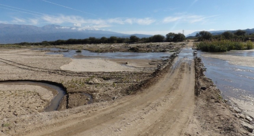 Vecinos de Huaycama reclaman defensas en el r&iacute;o