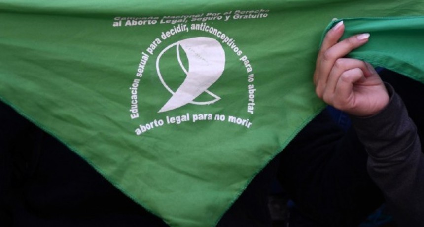 Naci&oacute; fruto de una violaci&oacute;n, la dieron en adopci&oacute;n y est&aacute; a favor del aborto