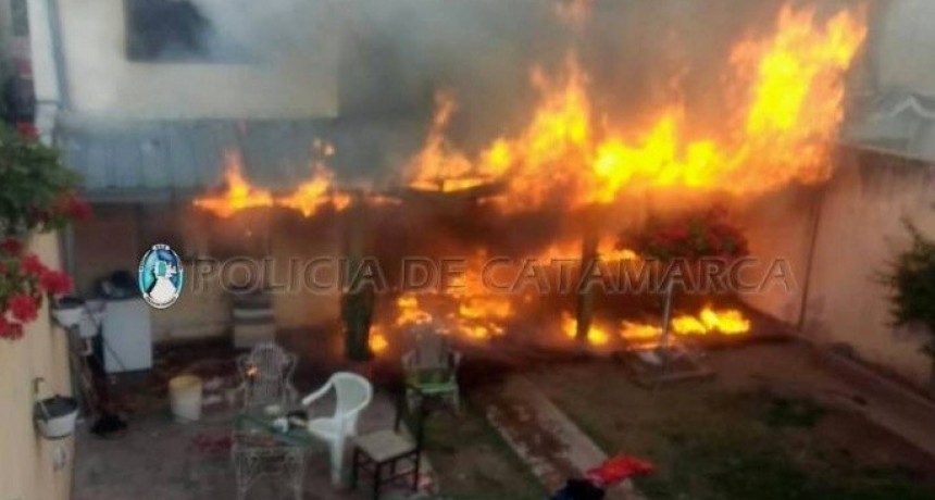 Incendio caus&oacute; da&ntilde;os totales en una vivienda