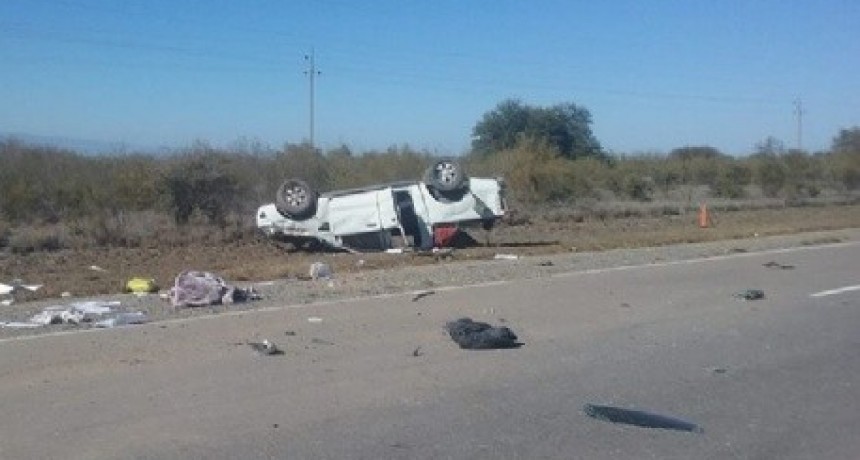 Aprend&iacute;a a conducir mordi&oacute; la banquina volc&oacute; y se mato 