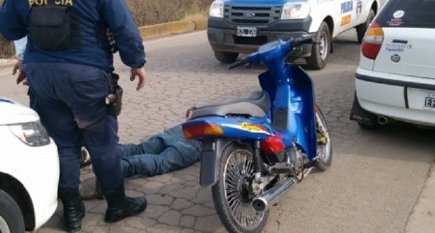 Secuestran droga y dos motos