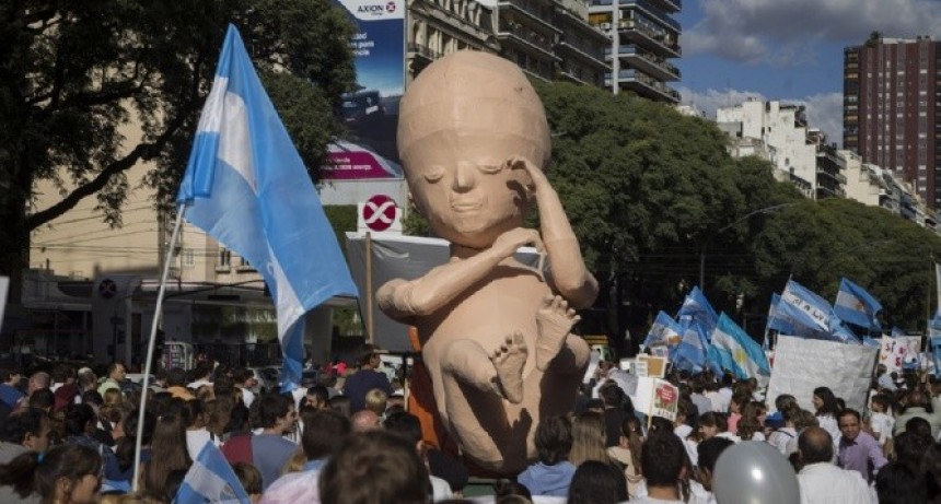 Militantes que rechazan la legalizaci&oacute;n del aborto preparan un evento en Ferro