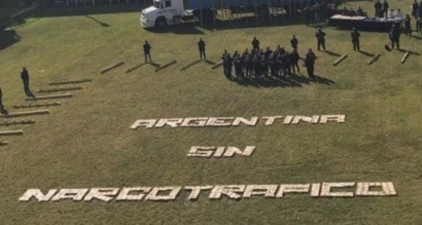 Algunos se indignaron: con panes de marihuana escribieron 'Argentina sin narcotr&aacute;fico'