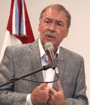 Apedrearon auto de Schiaretti