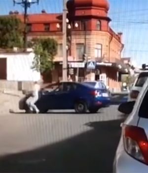 Atropell&oacute; a su esposa con el auto porque ella le pidi&oacute; el divorcio