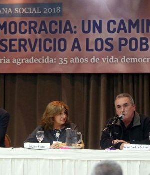 Duras cr&iacute;ticas por la deuda de la pol&iacute;tica con los pobres