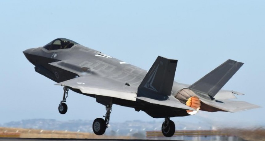 La Fuerza Aérea de Estados Unidos dibujó por error un pene en el cielo