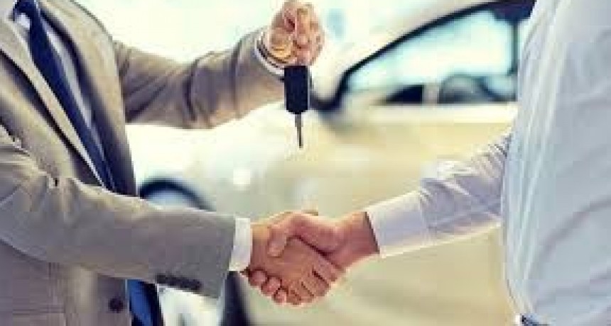 El Gobierno prepara un plan para subsidiar la compra de autos cero kilómetro