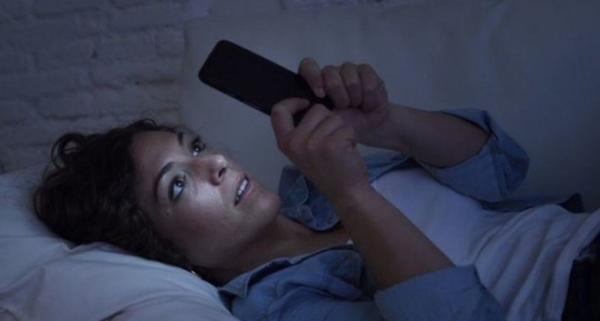 Cuello de WhatsApp, pulgar atascado, dolencias del siglo XXI ligadas a la tecnología