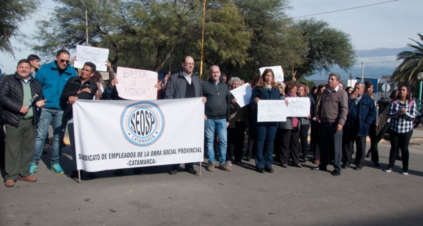 Se empeora la situación de OSEP: Los empleados intensifican la medida y tomaron las calles