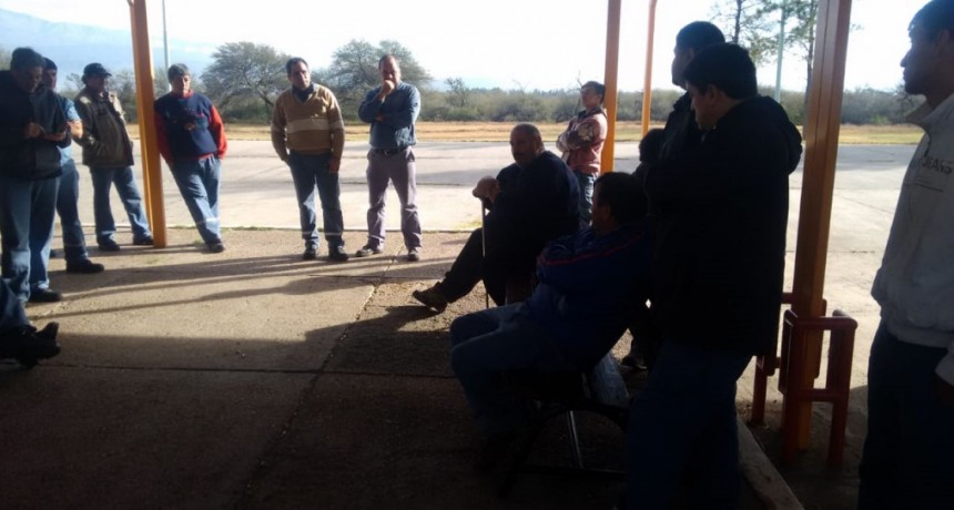 Dilema de los trabajadores de Alpargatas por la comercialización de la fábrica