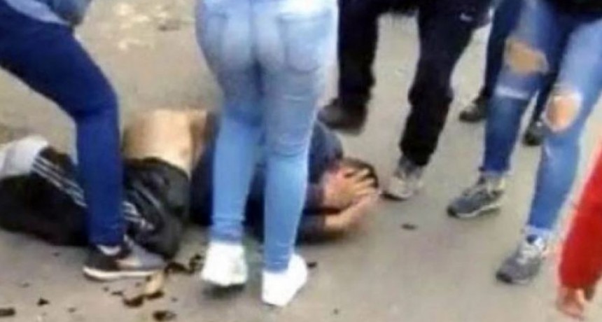 Lincharon y empalaron a un joven acusado de abuso sexual