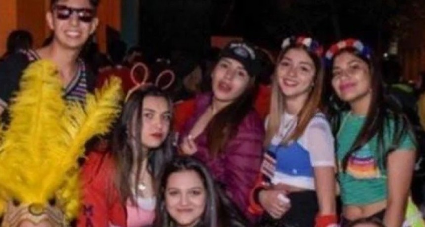 Alumnos se sacaron una foto y se llevaron una desagradable sorpresa al ver a alguien inesperado