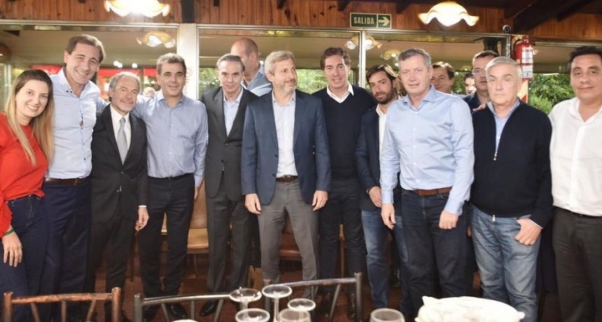 Miguel Ángel Pichetto comió un asado con los peronistas de Cambiemos: Fue un reencuentro con amigos