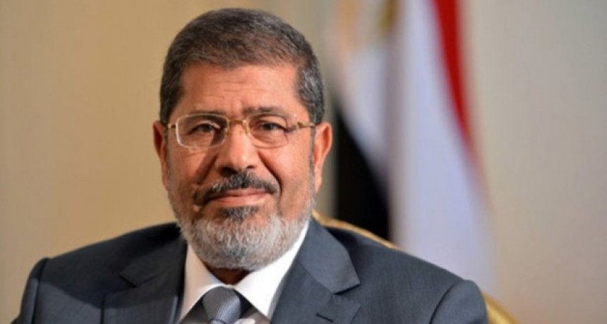 Luego de desmayarse en pleno juicio, murió el expresidente egipcio Mohamed Mursi