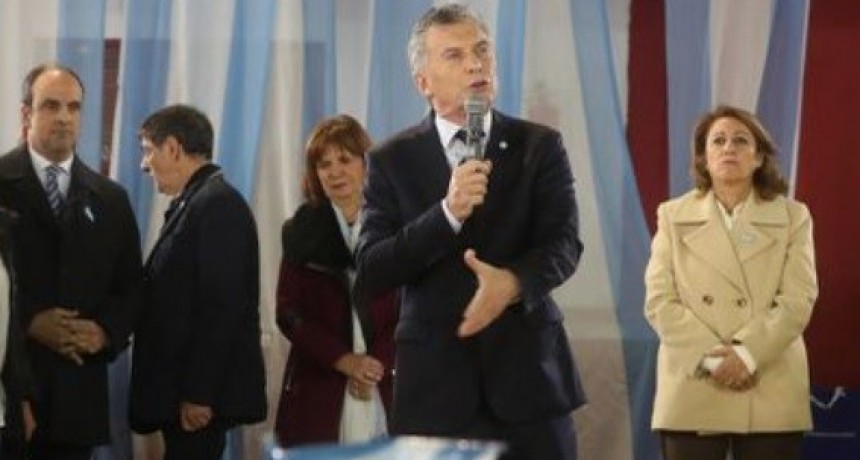 Mauricio Macri apuntó contra los Moyano en el acto por el Día de la Bandera