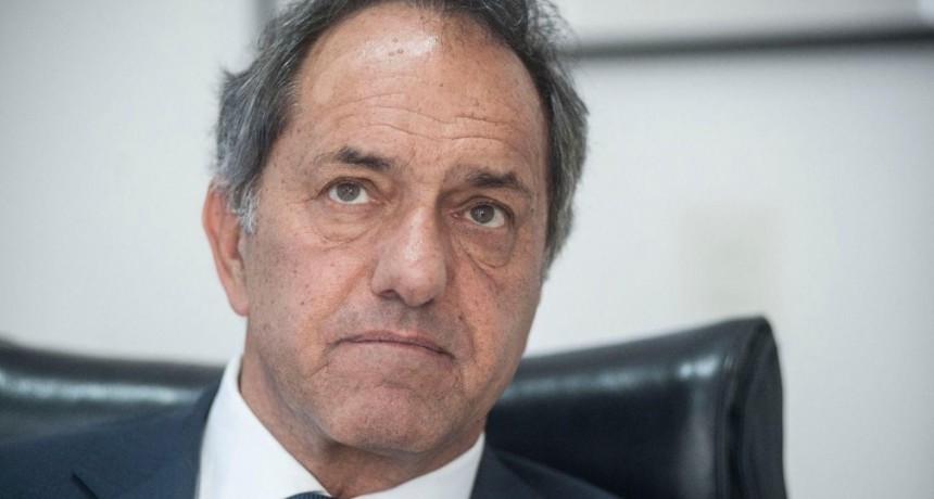 Sin lugar en las listas, Daniel Scioli coquetea con la oposición y anunciaría que se baja de la carrera presidencial