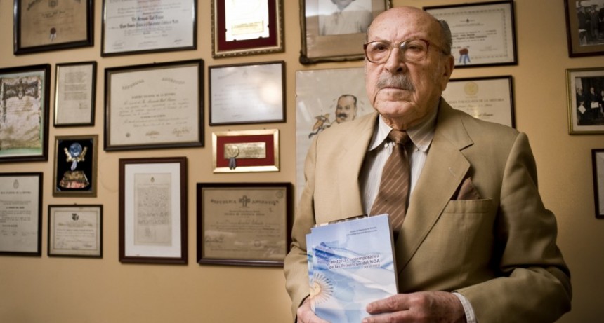 Murió el historiador Armando Raúl Bazán