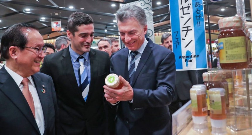 Macri visitó un supermercado de Japón que comenzó a vender carne argentina