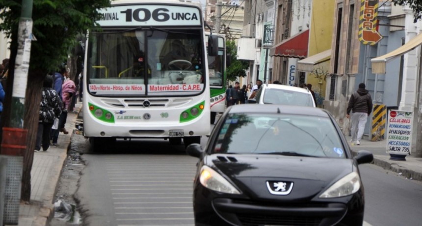 A punta de pistola, un pasajero asaltó al chofer de un colectivo de la línea 106 de la empresa La Rubí