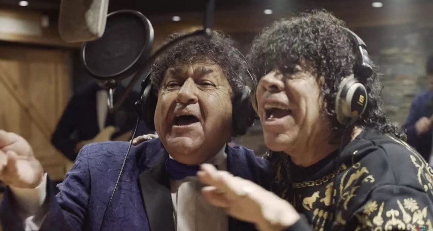 Los Palmeras grabaron uno de sus clásicos con La Mona Jiménez