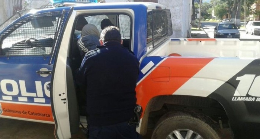 Un hombre atacó a un adolescente e intentó acuchillar a un policía