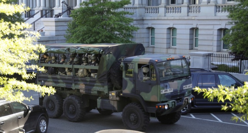  Trump invoca la Ley de Insurrección de 1807 para desplegar militares y resolver rápidamente el problema con los disturbios 