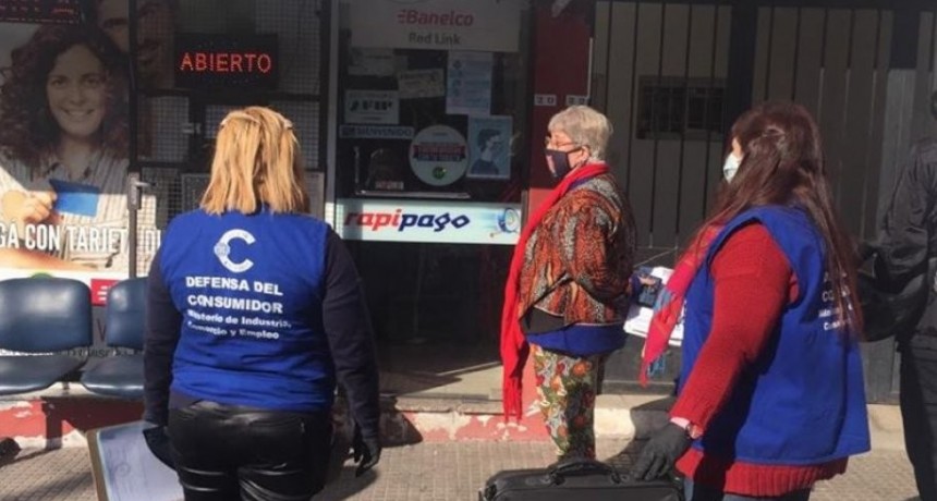 Multaron a comercios de cobranzas por recargos en el cobro de boletas